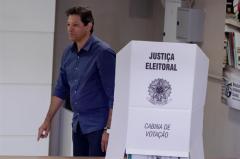 Haddad vota confiado en remontar y advierte que democracia "está en riesgo"